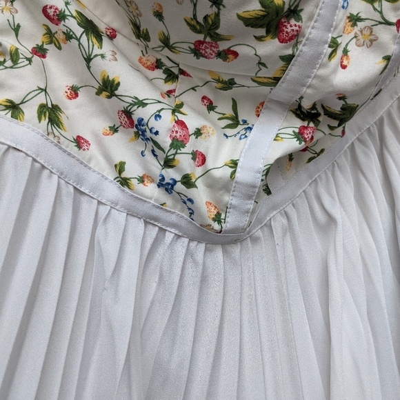 NWT White Formal Strawberry Floral Dress sz Small - Picture 9 of 9